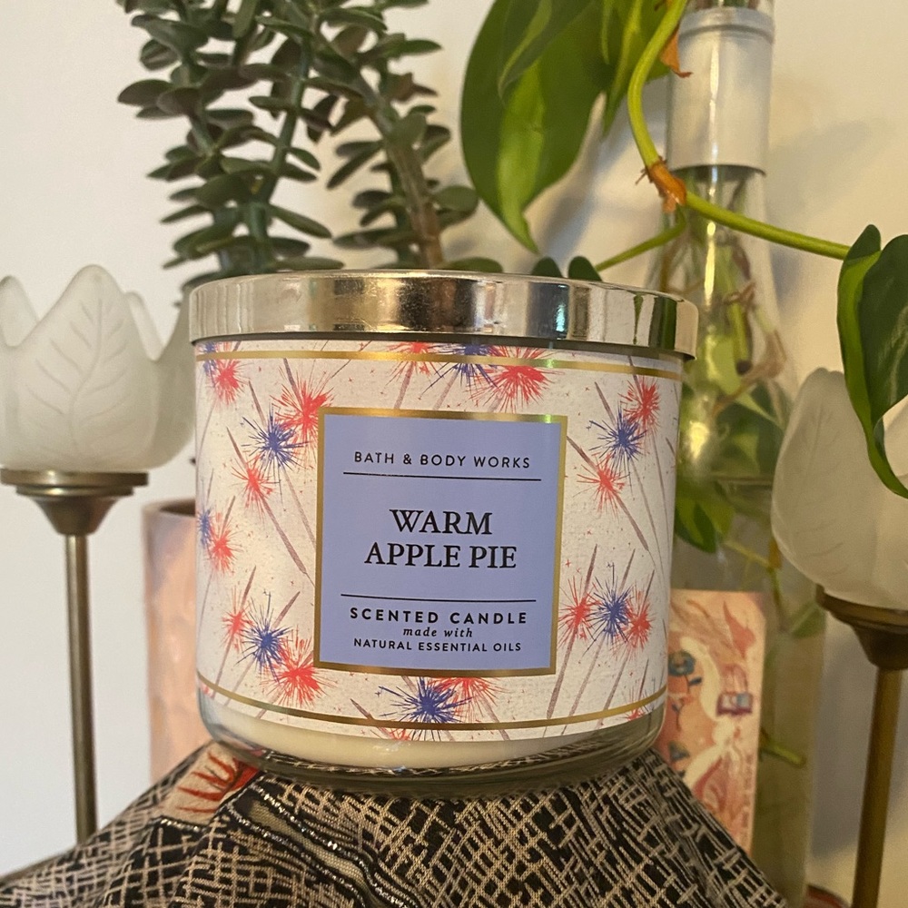New Warm Apple Pie B&BW 3 Wick Candle